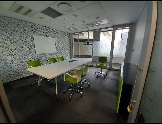 1,267M² OFFICE TO LET IN BRYANSTON